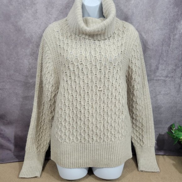 Banana Republic Sweaters - Banana Republic Chunky Sweater Made of Italian Yarn Size M